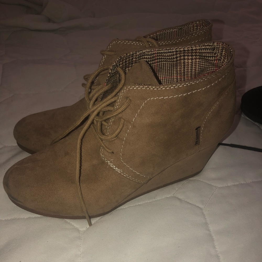 Tan heels